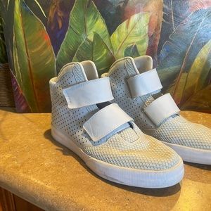 Whit Nike sneakers for men